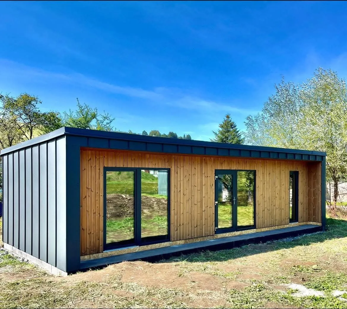 Cabană contemporană cu terasă — Case Trainice